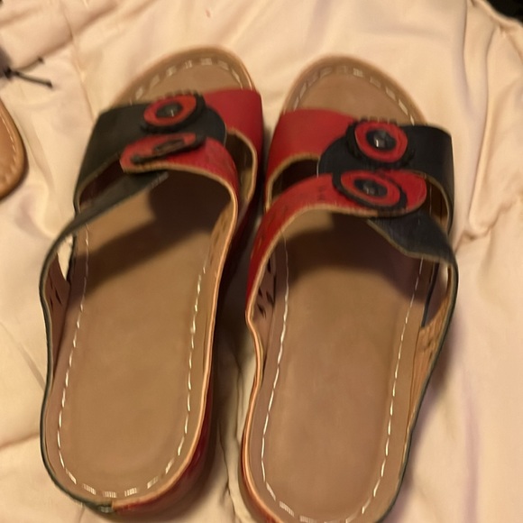 ⭐️⭐️BUNDLE of assorted sandals - Picture 7 of 7